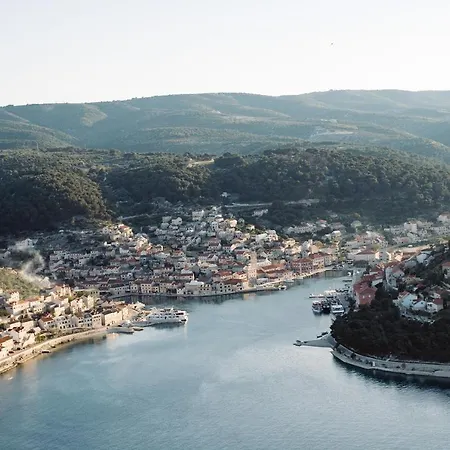 Nature House With A Wooden Porch - Pasika, House Luca * Pucisca